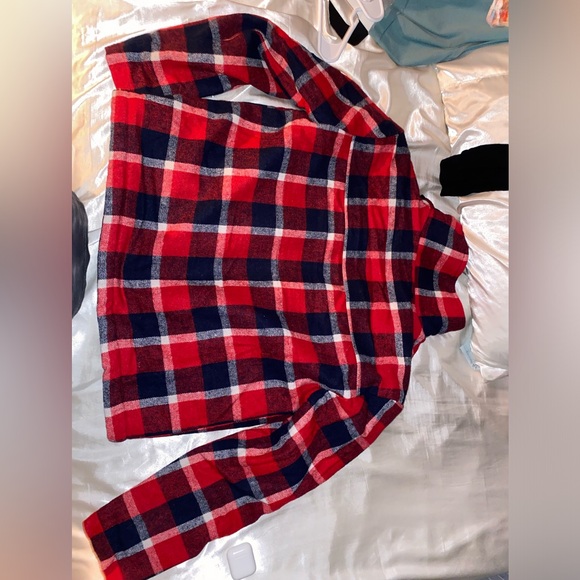 Winter coat. never worn out. got as a christmas gift but didn’t fit me - Picture 3 of 3